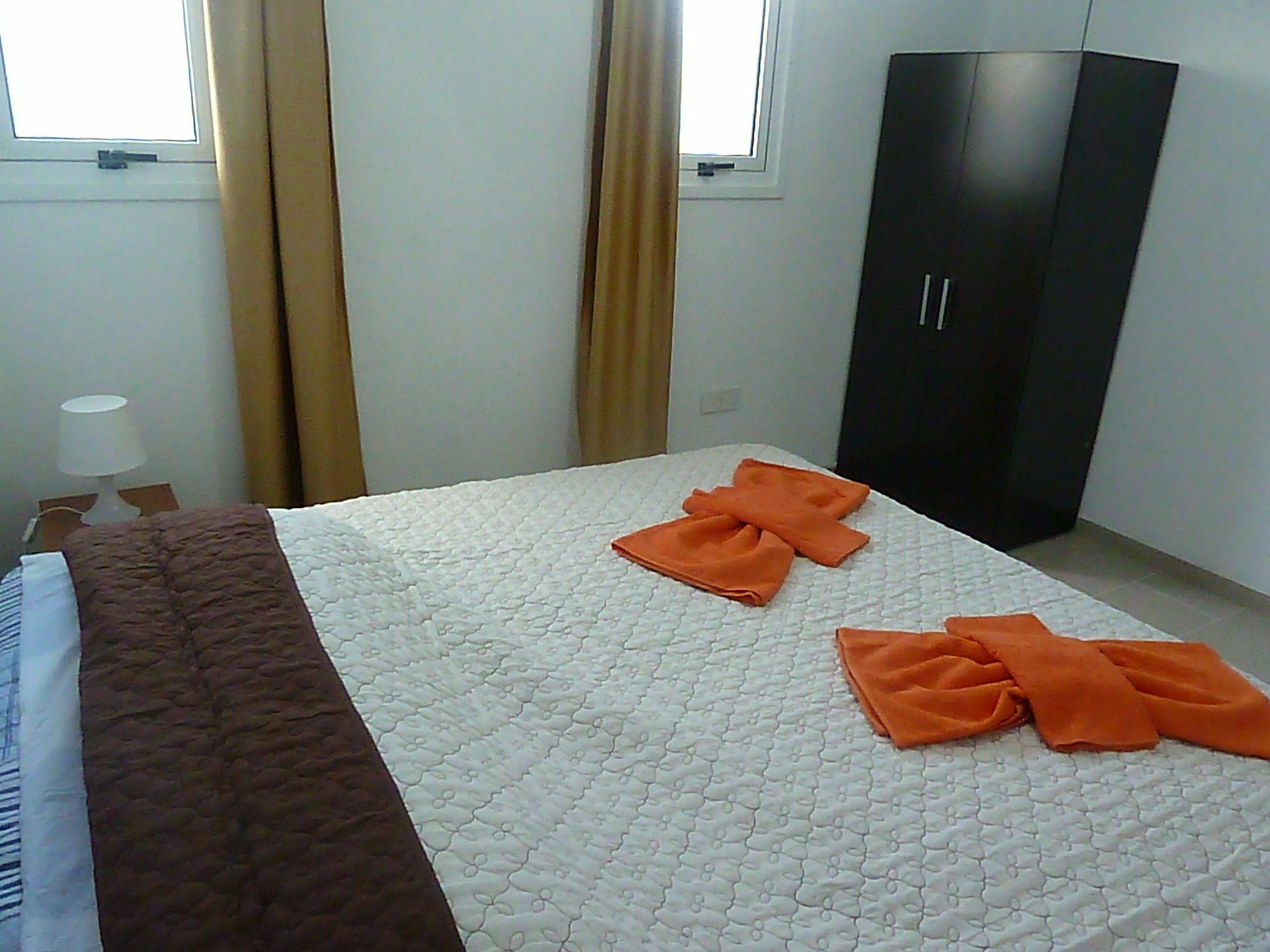 Valentinos Apartments Пафос Экстерьер фото
